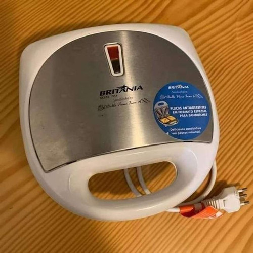 Sanduicheira Bello Pane Inox Com Placas Antiaderentes e Potência de 750W.jpg