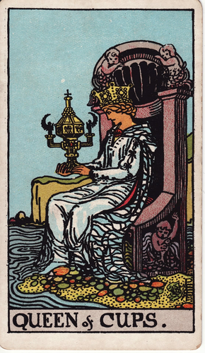 minor arcana cups queen.png