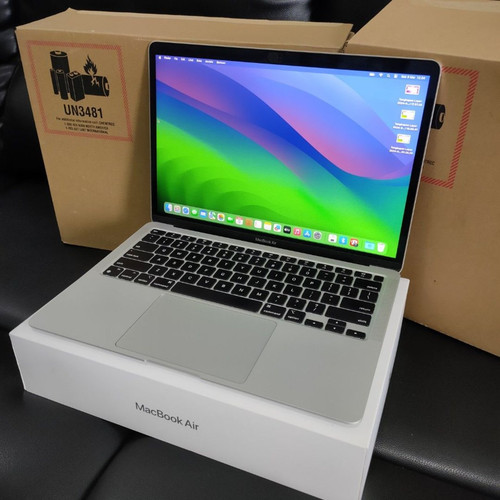 Apple notebook Mac Book Air.jpg