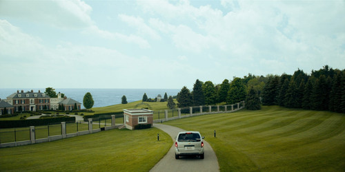 Reacher.S03E01.Persuader.1080p.AMZN.WEB DL.CZ EN.DD+5.1.H.264 playWEB.mkv snapshot 08.36 [2025.02.20.jpg