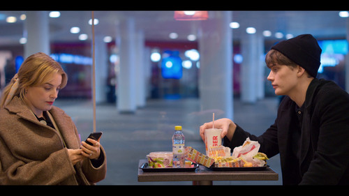 Kärlek.&.anarki.S01E01.How.It.All.Began.1080p.NF.WEB DL.SV.DD+5.1.H.264 playWEB.mkv snapshot 25.40 [.jpg