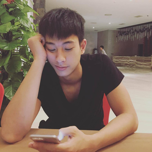 tumblr o6hhm1HMD61tlel4po4 1280.jpg