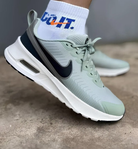 Nike Air Max Nuaxis.jpg