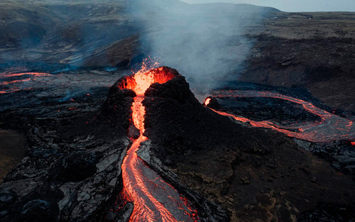 freeCodeCamp HTML Lab02 Iceland Volcano.jpg