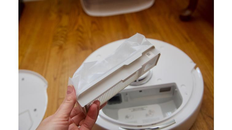 None The Narwal can use disposal dustbins that compress dirt, so you don’t have to empty it as often.