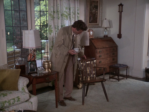 Columbo.S07E01.Try.and.Catch.Me.1080p.BluRay.2xCZ EN.AC3.x265.HEVC My.mkv snapshot 00.26.53 [2025.03.jpg
