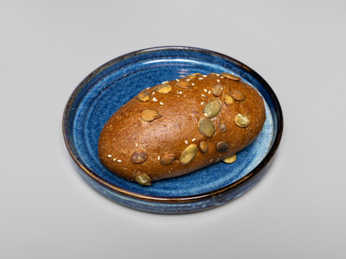 10554713 piekarnia jakubiec Food bulka z pestkami dyni.jpg