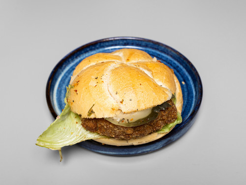 10554713 piekarnia jakubiec Food kajzerka z karminadlem.jpg