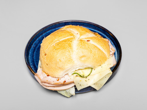 10554713 piekarnia jakubiec Food kajzerka z szynka.jpg