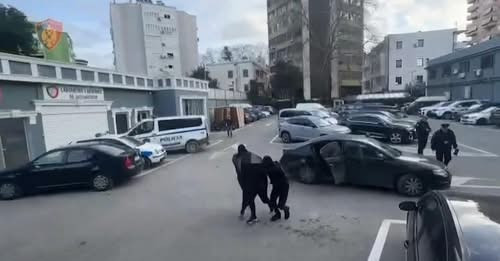 10181392800774095018?url=https%3A%2F%2Fshqiptarja.com%2Fuploads%2F780x440%2F1739804144 arrestimtiran.jpg