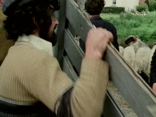 cap Hands.S01E01.PAL.DVDRip.AC3.x264 00 05 59 06.png