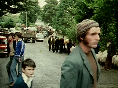 cap Hands.S01E01.PAL.DVDRip.AC3.x264 00 01 16 02.png