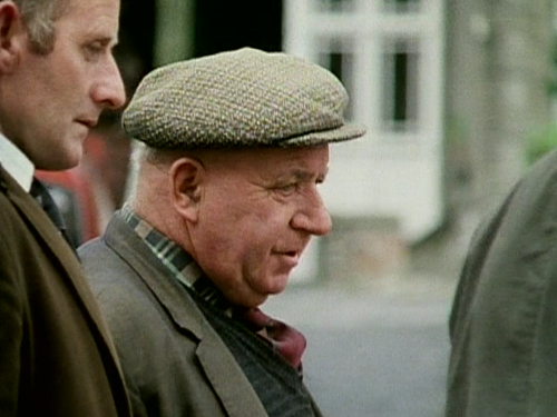 cap Hands.S01E01.PAL.DVDRip.AC3.x264 00 01 51 03.png