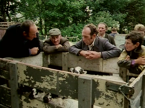 cap Hands.S01E01.PAL.DVDRip.AC3.x264 00 04 06 04.png