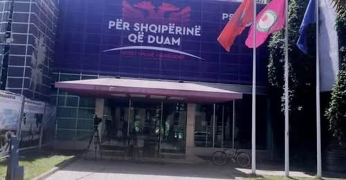 17258740669086210428?url=https%3A%2F%2Fshqiptarja.com%2Fuploads%2F780x440%2F1741555233 aa.JPG%3Fv%3D.jpg