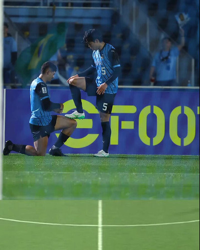 q8B1DhuIcpLmlNBP.jpg