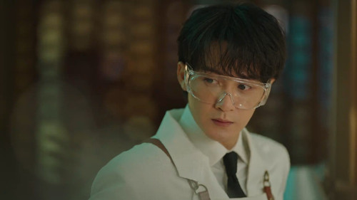 Tang Qi in lab glasses.jpg