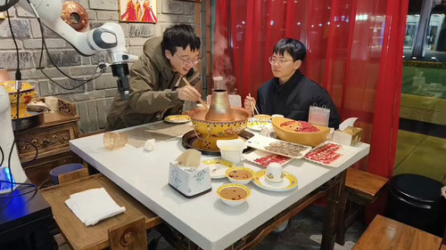 d iW7ziUQeGvCv3B.jpg