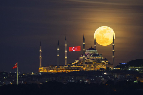 GmCXM1fakAEQ4wV.jpg