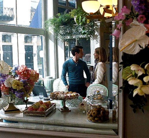 tumblr 2f7b77b978962ed3916b08ddbe61491d 62eff9f6 1280.gif