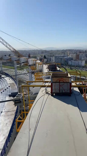 ME hBqLziIdTTo B.jpg