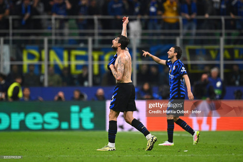 MILAN, ITALY - MAY 06: Francesco Acerbi of FC Internazionale Milano celebrates after scoring his tea.jpg