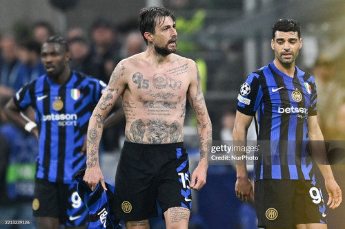 Francesco Acerbi of FC Inter celebrates after a goal during the UEFA Champions League Semi-finals se.jpg