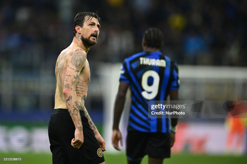 Francesco Acerbi of F.C. Inter celebrates after scoring the goal to make it 3-3 during the UEFA Cham.jpg