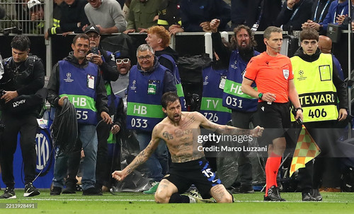 MILAN, ITALY - MAY 06: Francesco Acerbi of FC Internazionale celebrates after scoring his team's thi.jpg