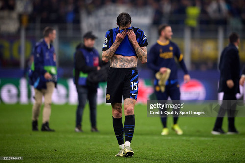 MILAN, ITALY - MAY 06: Francesco Acerbi of FC Internazionale reacts after the team's victory followi.jpg