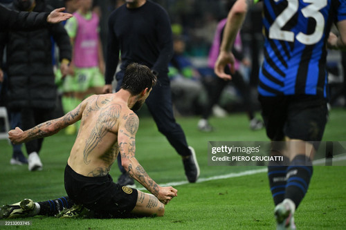 Inter Milan's Italian defender #15 Francesco Acerbi celebrates after scoring his team's third goal d.jpg