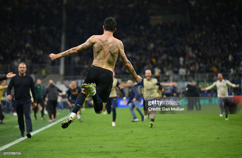 MILAN, ITALY - MAY 06: Francesco Acerbi of FC Internazionale celebrates scoring his team's third goa.jpg