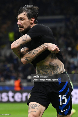 MILAN, ITALY - MAY 06: Francesco Acerbi of FC Internazionale Milano celebrates his goal during the U.jpg