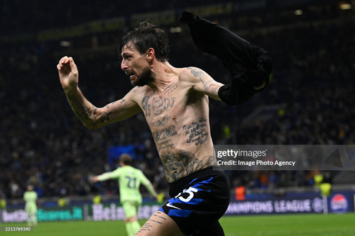 MILAN, ITALY - MAY 06: Francesco Acerbi of FC Internazionale Milano celebrates his goal during the U.jpg