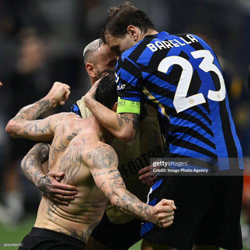 MILAN, ITALY - MAY 06: Francesco Acerbi of FC Internazionale Milano celebrates his goal during the U.jpg