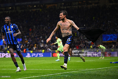 MILAN, ITALY - MAY 06: Francesco Acerbi of FC Internazionale Milano celebrates after scoring his tea.jpg