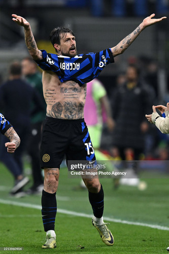 MILAN, ITALY - MAY 06:  Francesco Acerbi of Internazionale celduring the UEFA Champions League 2024/.jpg