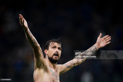 STADIO GIUSEPPE MEAZZA, MILAN, ITALY - 2025/05/06: Francesco Acerbi of FC Internazionale celebrates .jpg