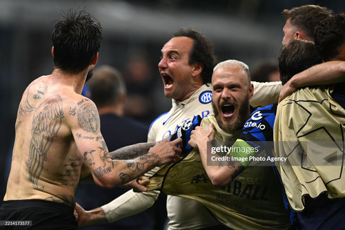 MILAN, ITALY - MAY 06: Francesco Acerbi of Internazionale celebrates his goal during the UEFA Champi.jpg