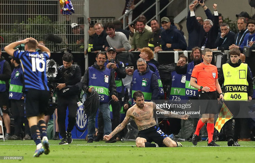 MILAN, ITALY - MAY 06: Francesco Acerbi of FC Internazionale celebrates after scoring his team's thi.jpg