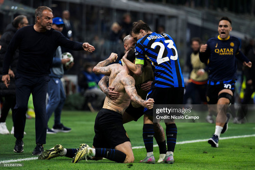 STADIO GIUSEPPE MEAZZA, MILAN, ITALY - 2025/05/06: Francesco Acerbi (C) of FC Internazionale celebra.jpg
