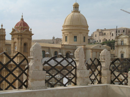 noto panorama da chiesa di santa chiara.jpg