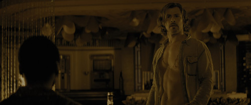 Malos Tiempos en el Royale (2018) UHDRip 2160p DV HDR10 HEVC DD 5.1 HDZ.mkv snapshot 02.00.48.700.jpg
