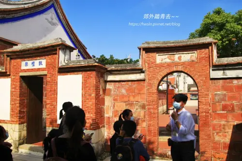 00009 鳳儀書院頭門旁小門原有曹公祠字樣.webp