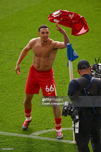 LEICESTER, ENGLAND - APRIL 20: (SUN OUT, SUN ON SUNDAY OUT) Trent Alexander-Arnold of Liverpool cele.jpg