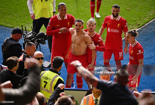 LEICESTER, ENGLAND - APRIL 20: (SUN OUT, SUN ON SUNDAY OUT) Trent Alexander-Arnold of Liverpool cele.jpg