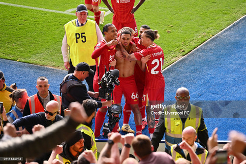 LEICESTER, ENGLAND - APRIL 20: (SUN OUT, SUN ON SUNDAY OUT) Trent Alexander-Arnold of Liverpool cele.jpg