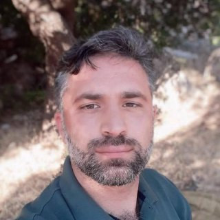 قوات الاحتلال تعتقل الأسير المحرر الشيخ وجيه حسين أبو حديد بعد اقتحام منزله بالمنطقة الجنوبية في الخليل....