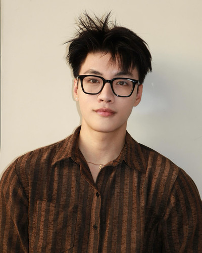 Photo shared by ɴoᴇʟ on March 19, 2025 tagging @seesonvn. Có thể là hình ảnh về 1 người, tóc, kính m.jpg