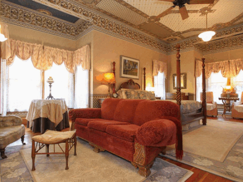 Luxury Bed and Breakfast in Geneva, IL Oscar Swan Inn.gif
